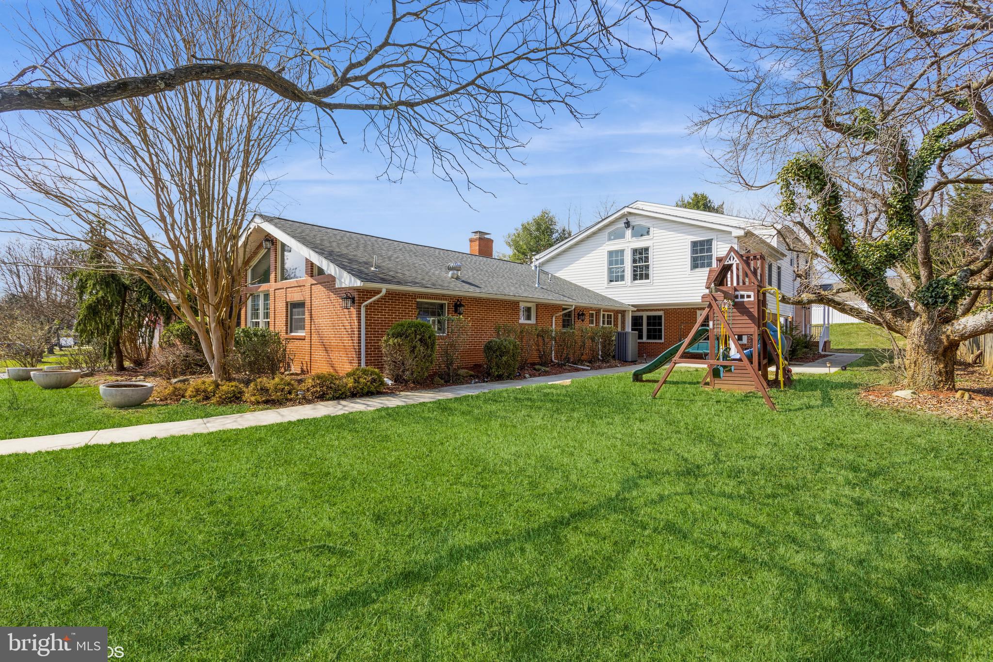 LONG MEADOW ESTATES - Residential