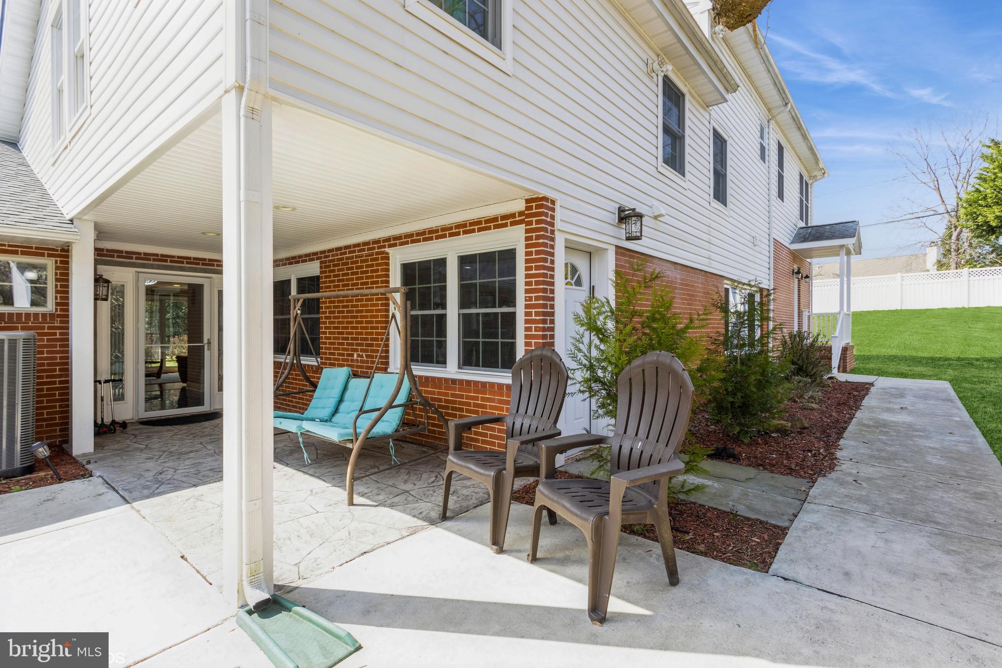 LONG MEADOW ESTATES - Residential