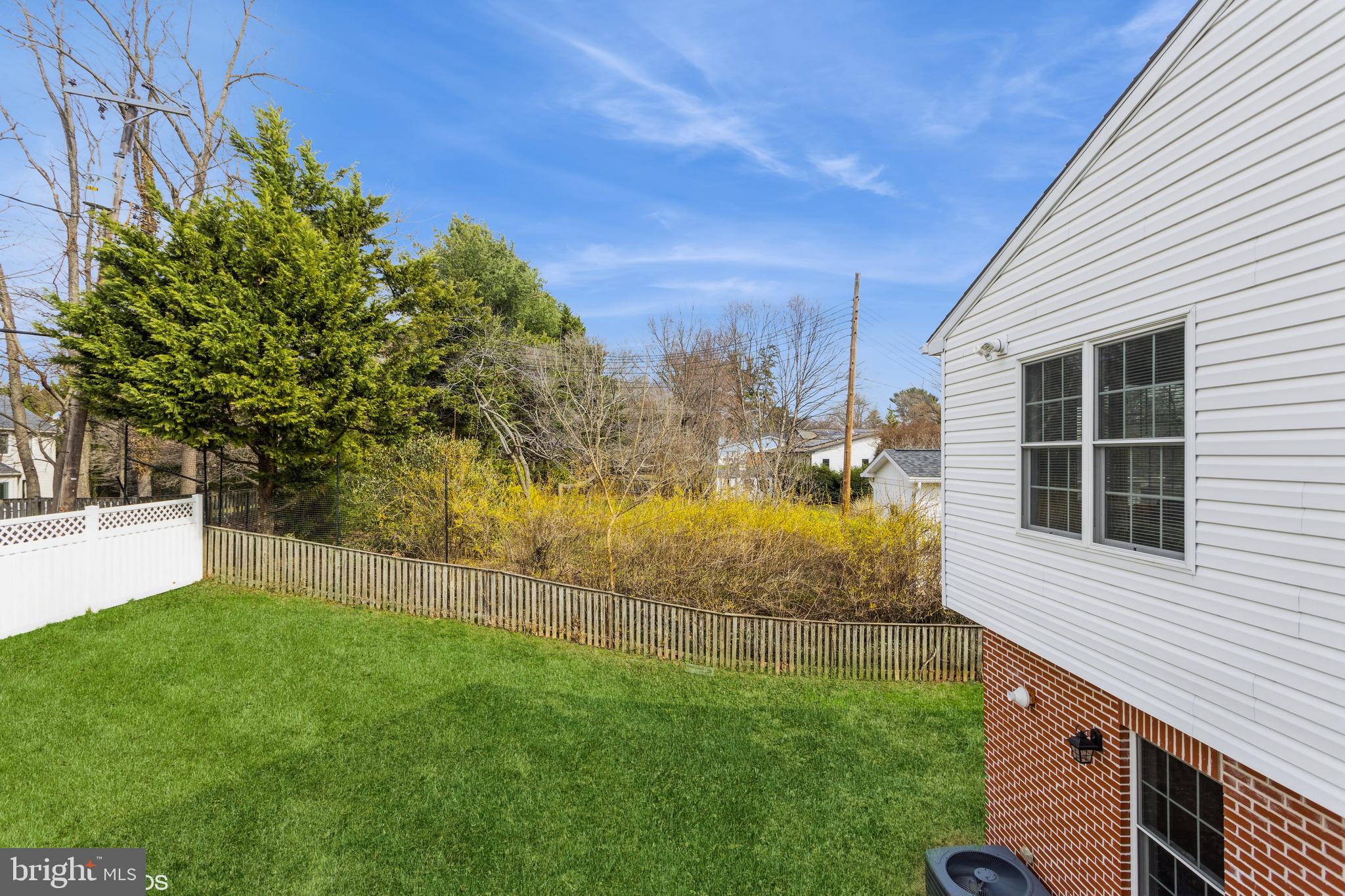 LONG MEADOW ESTATES - Residential