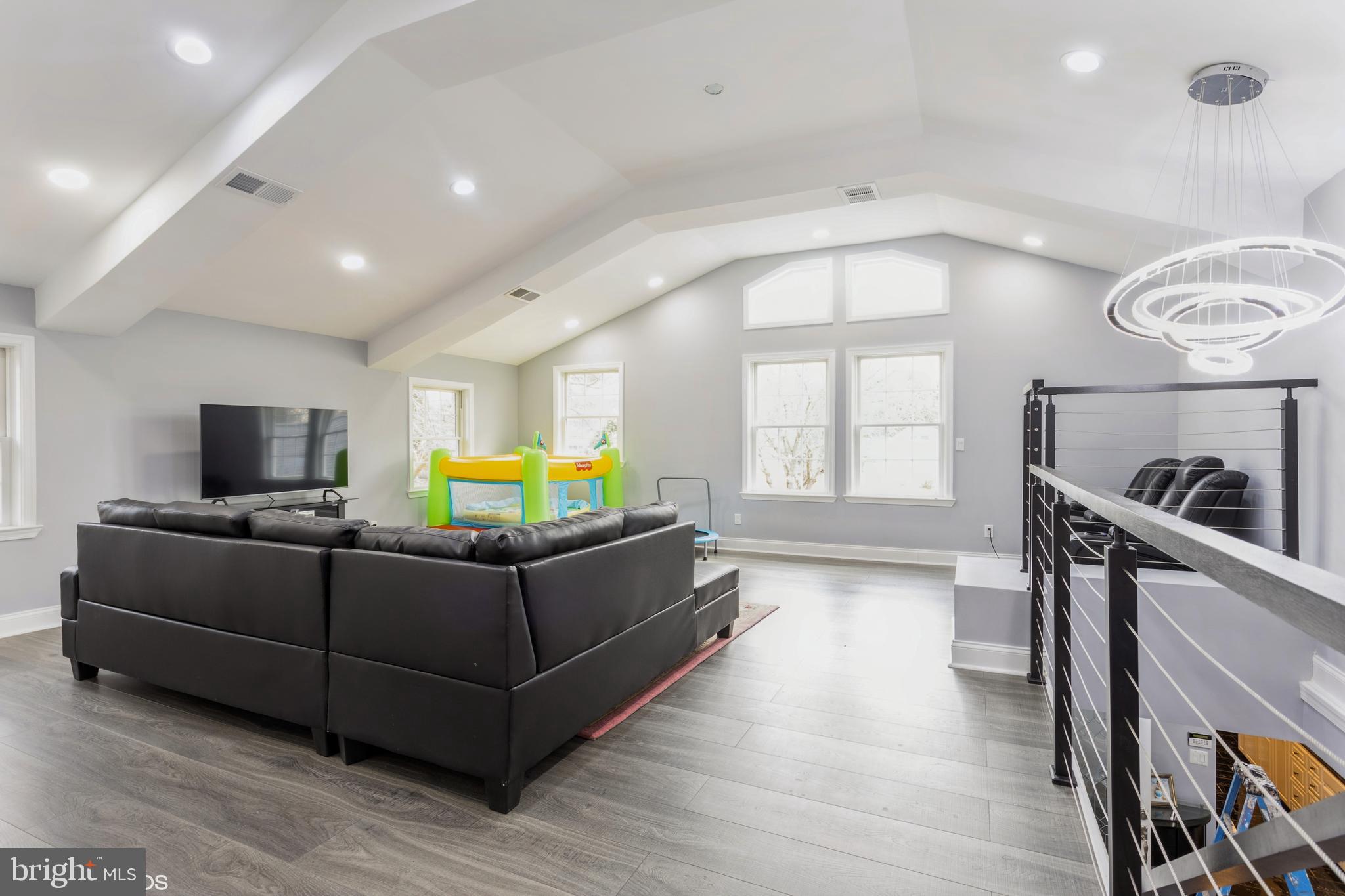 LONG MEADOW ESTATES - Residential