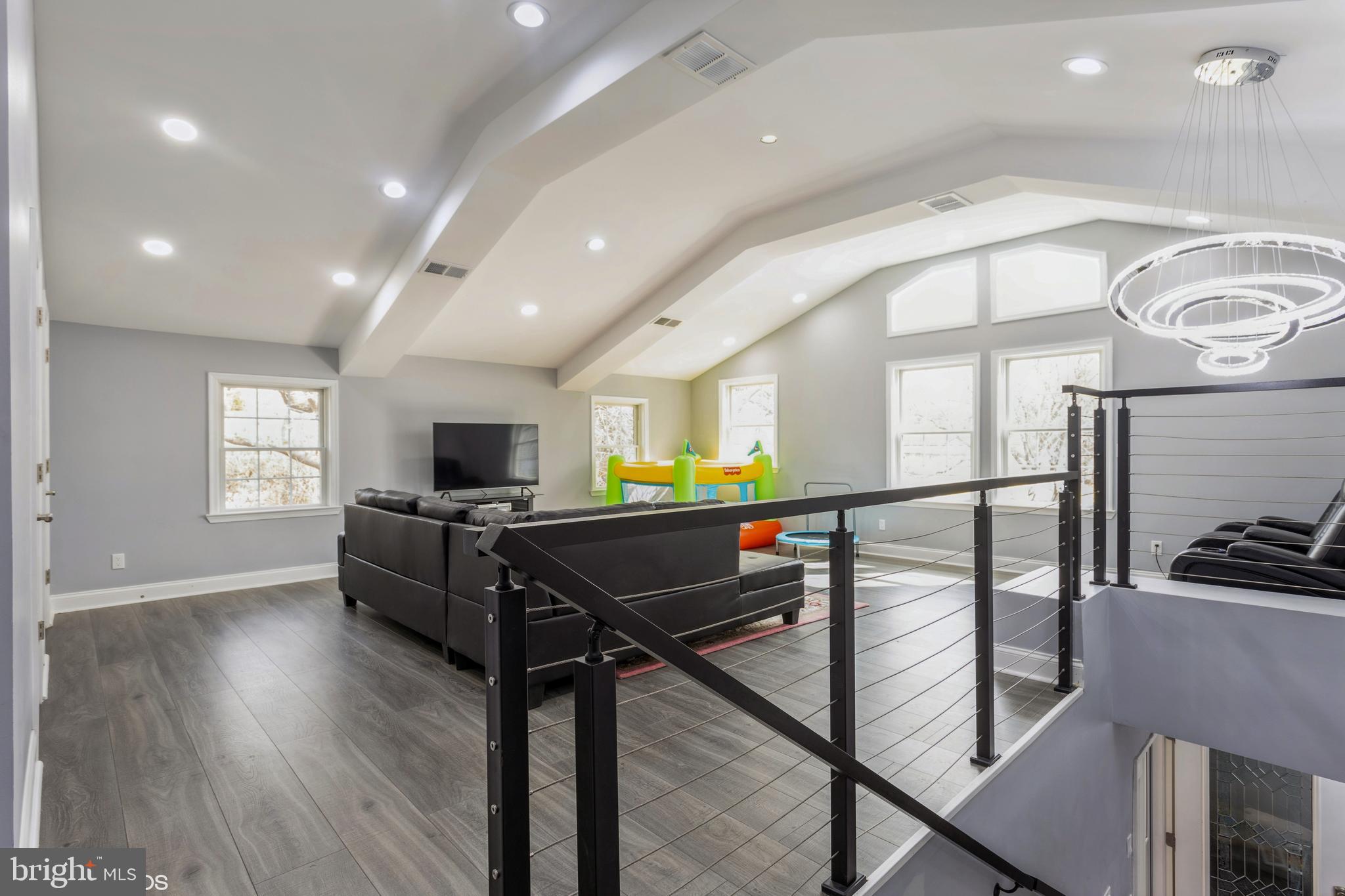 LONG MEADOW ESTATES - Residential
