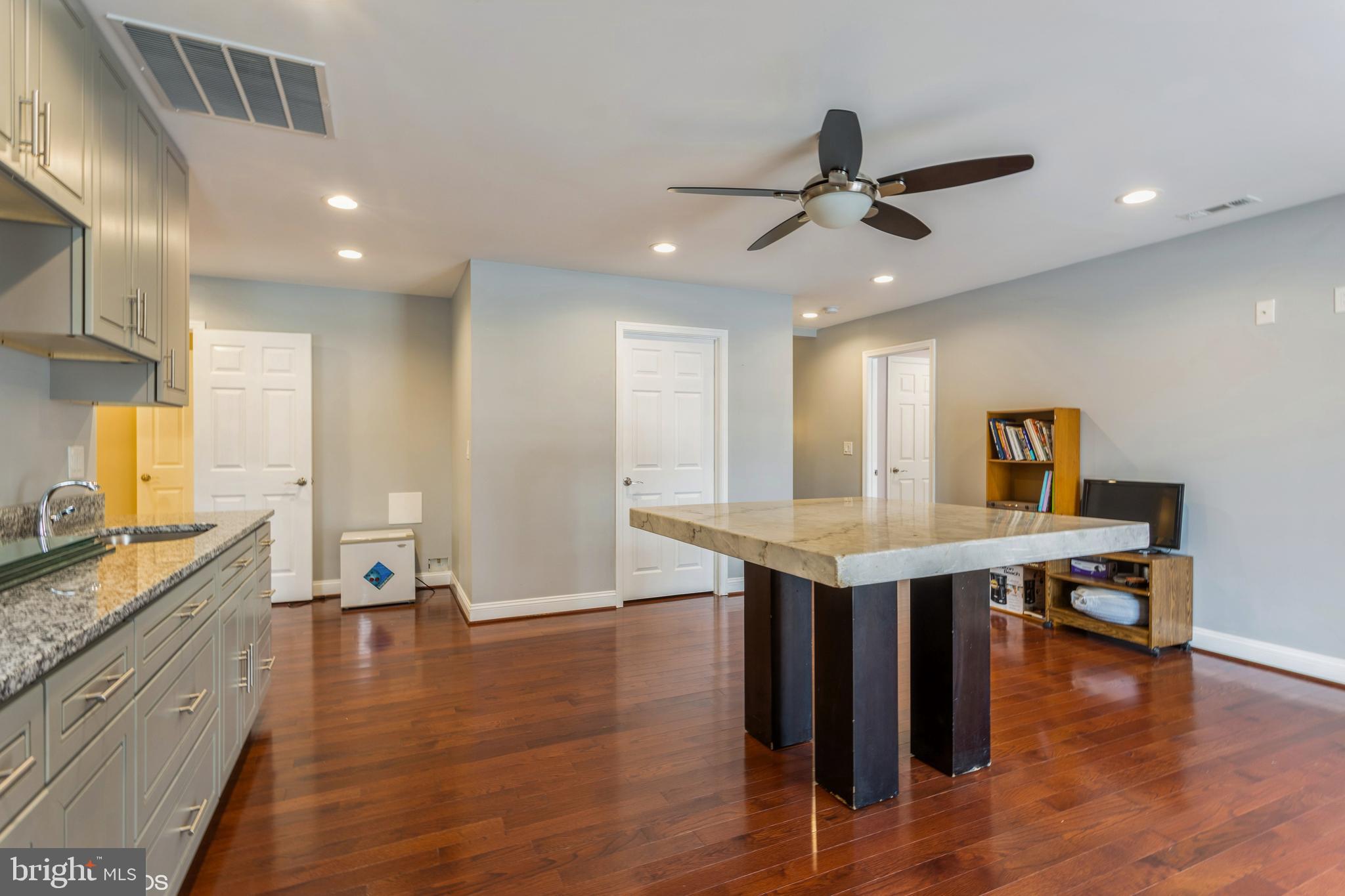 LONG MEADOW ESTATES - Residential