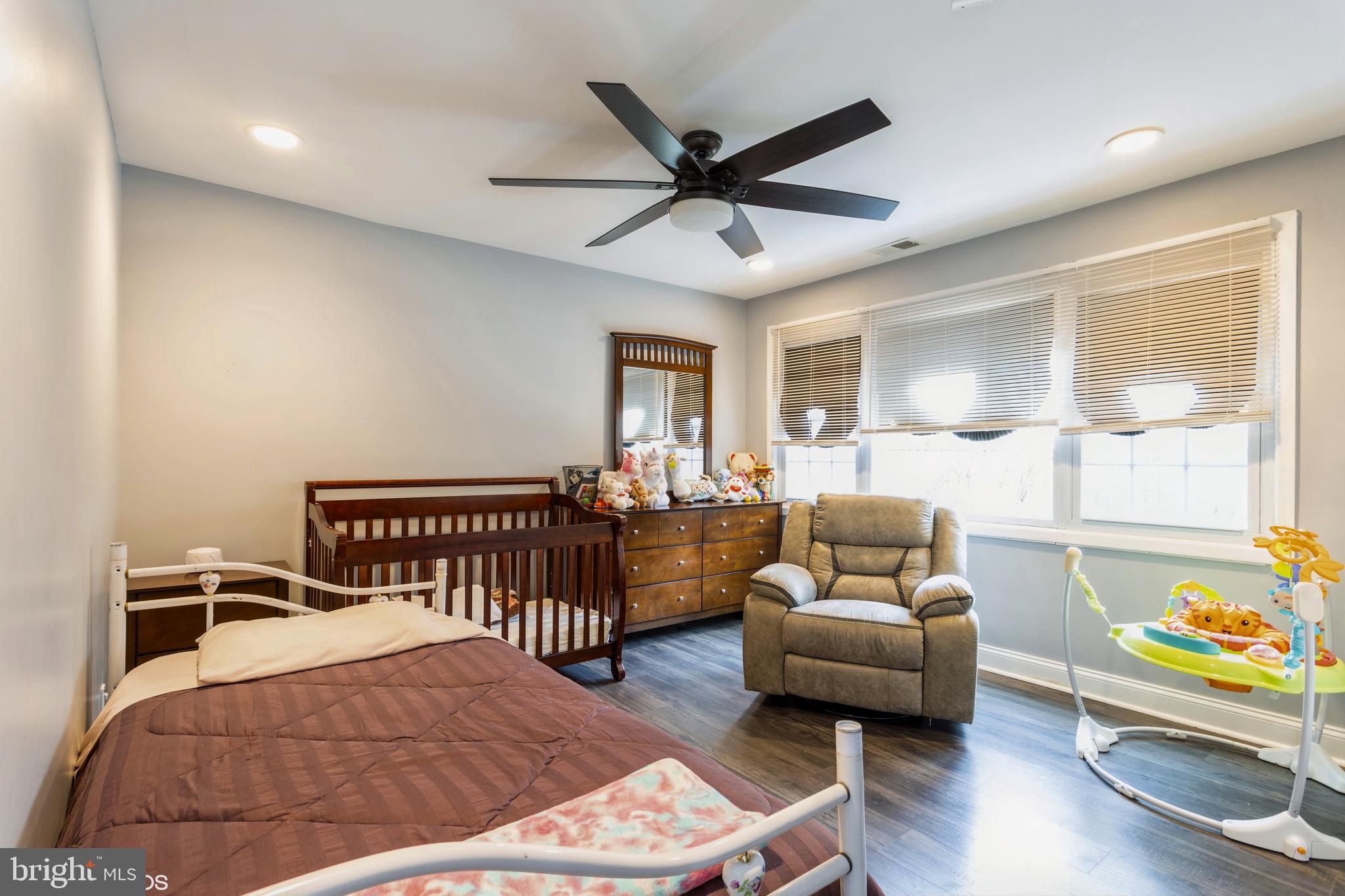 LONG MEADOW ESTATES - Residential