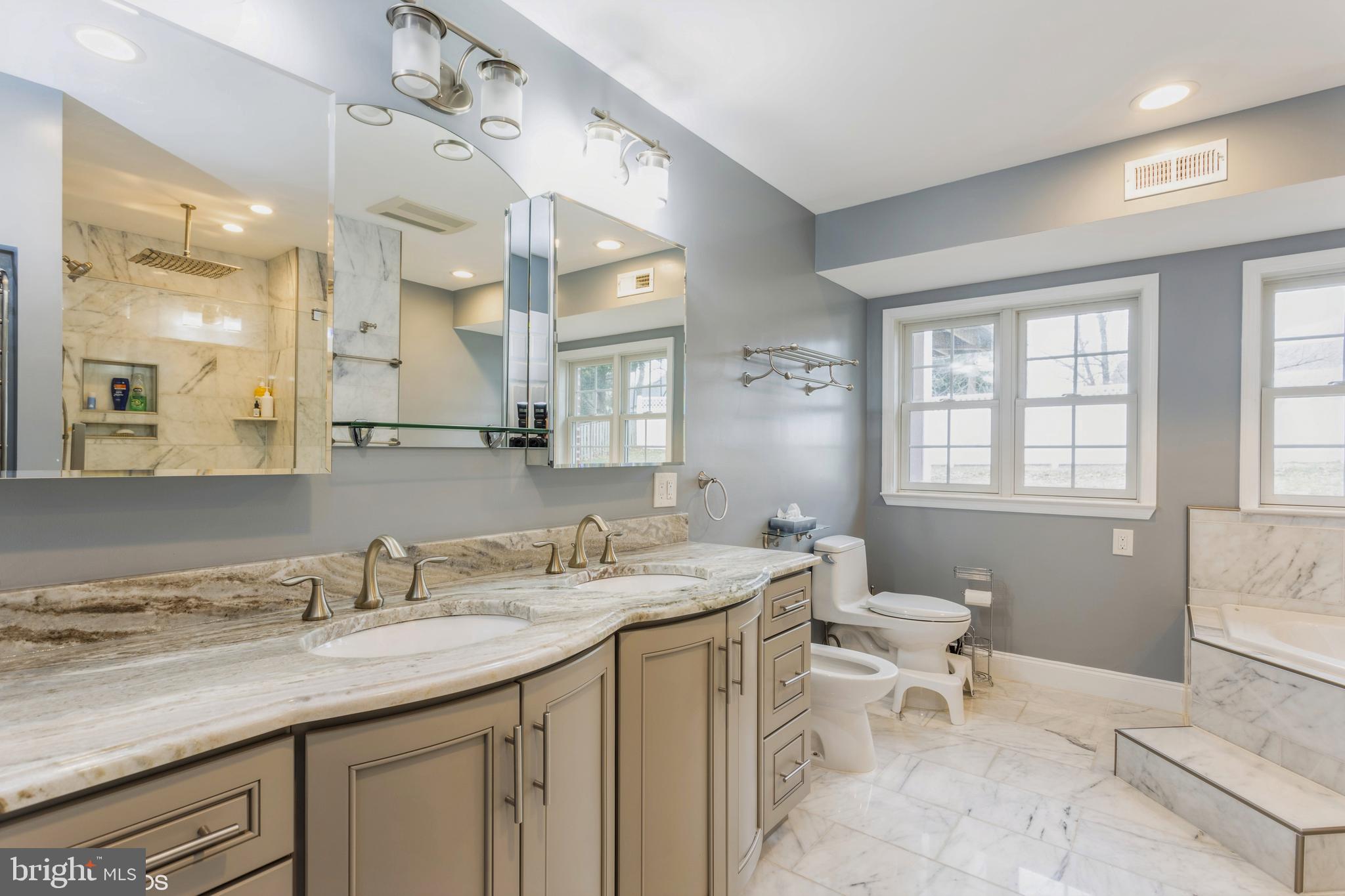 LONG MEADOW ESTATES - Residential