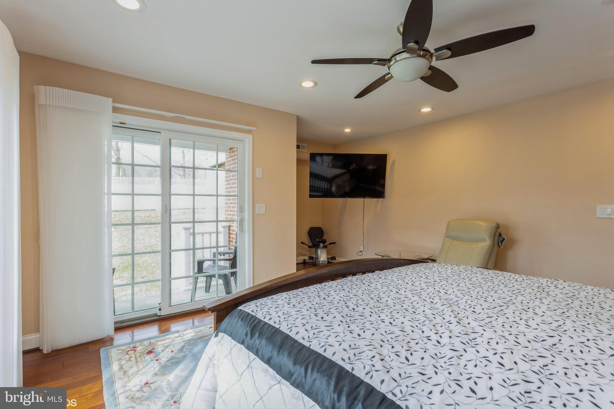 LONG MEADOW ESTATES - Residential