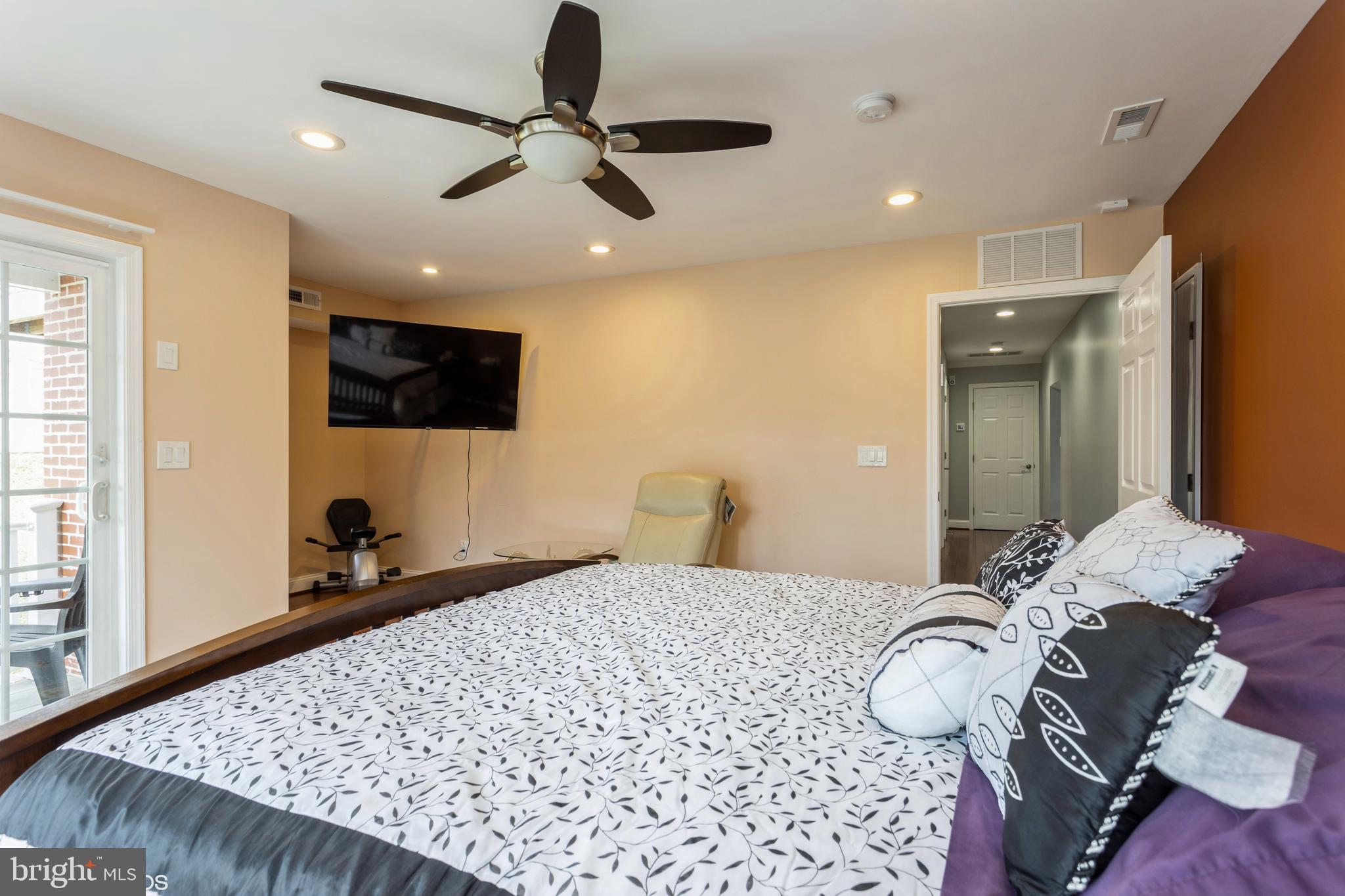 LONG MEADOW ESTATES - Residential