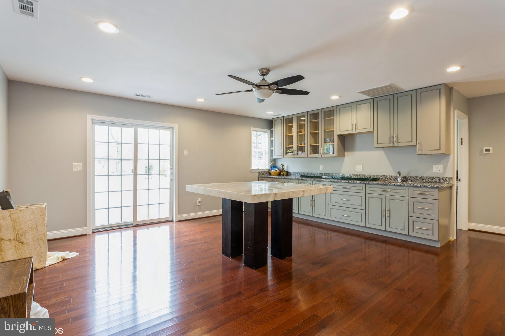 LONG MEADOW ESTATES - Residential
