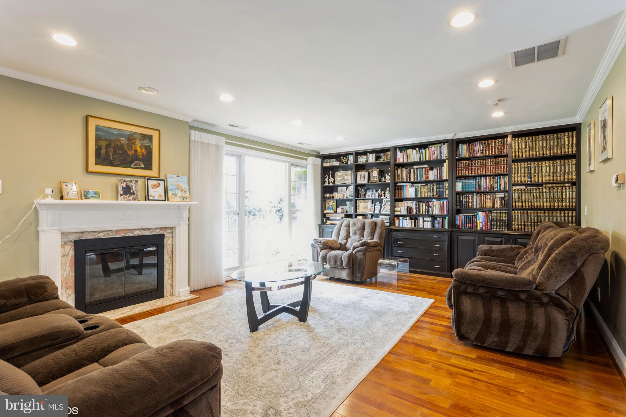 LONG MEADOW ESTATES - Residential