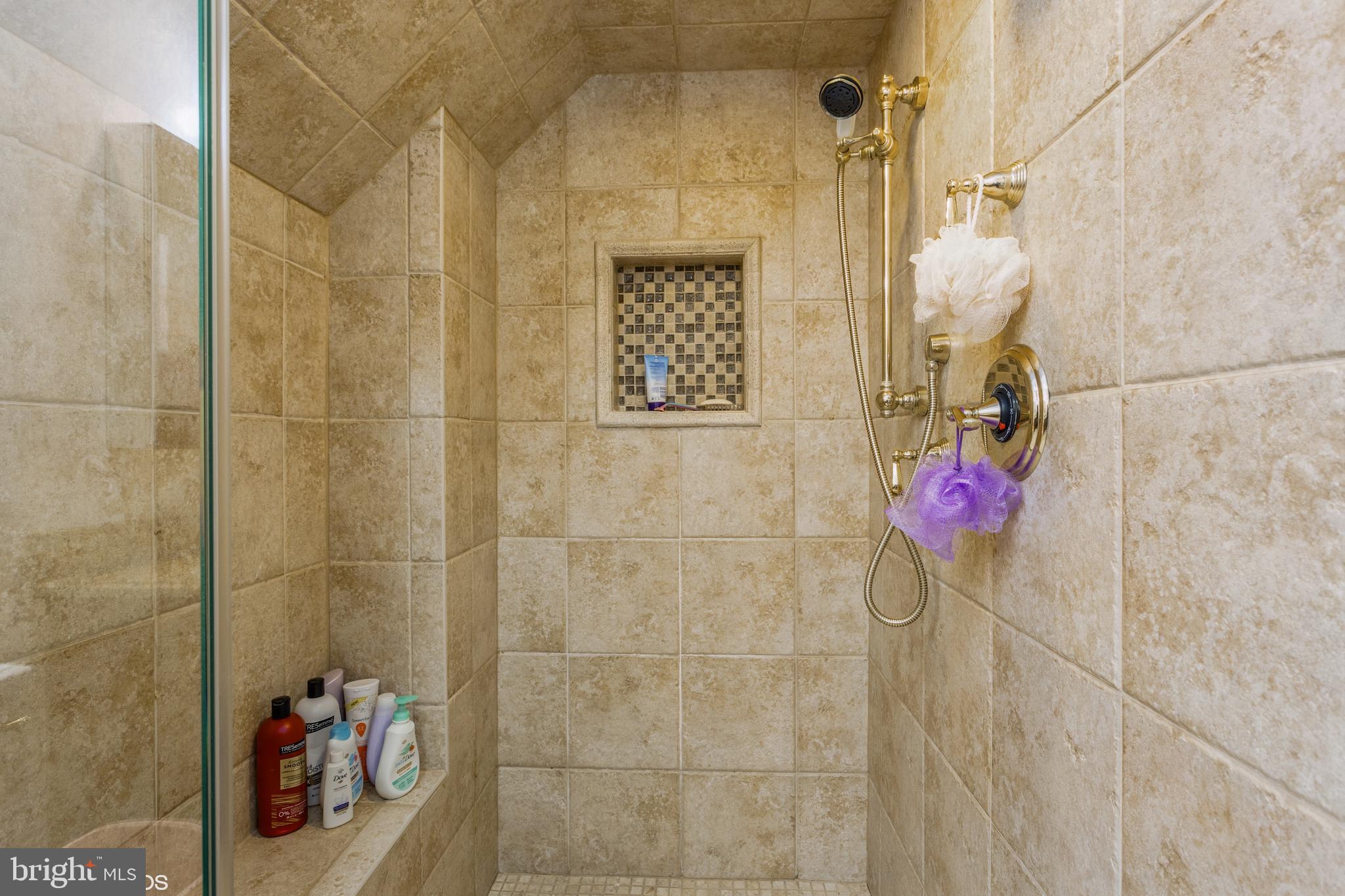 LONG MEADOW ESTATES - Residential