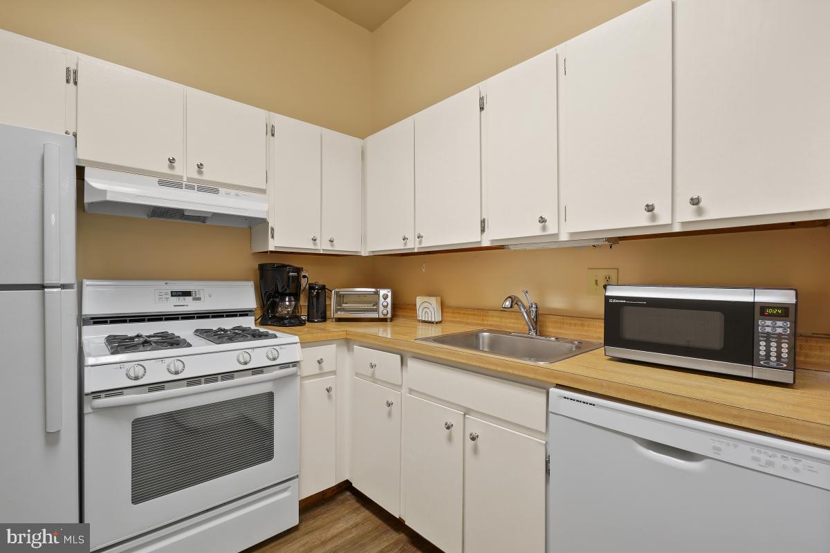 NORMANDIE ON THE LAKE II - Residential