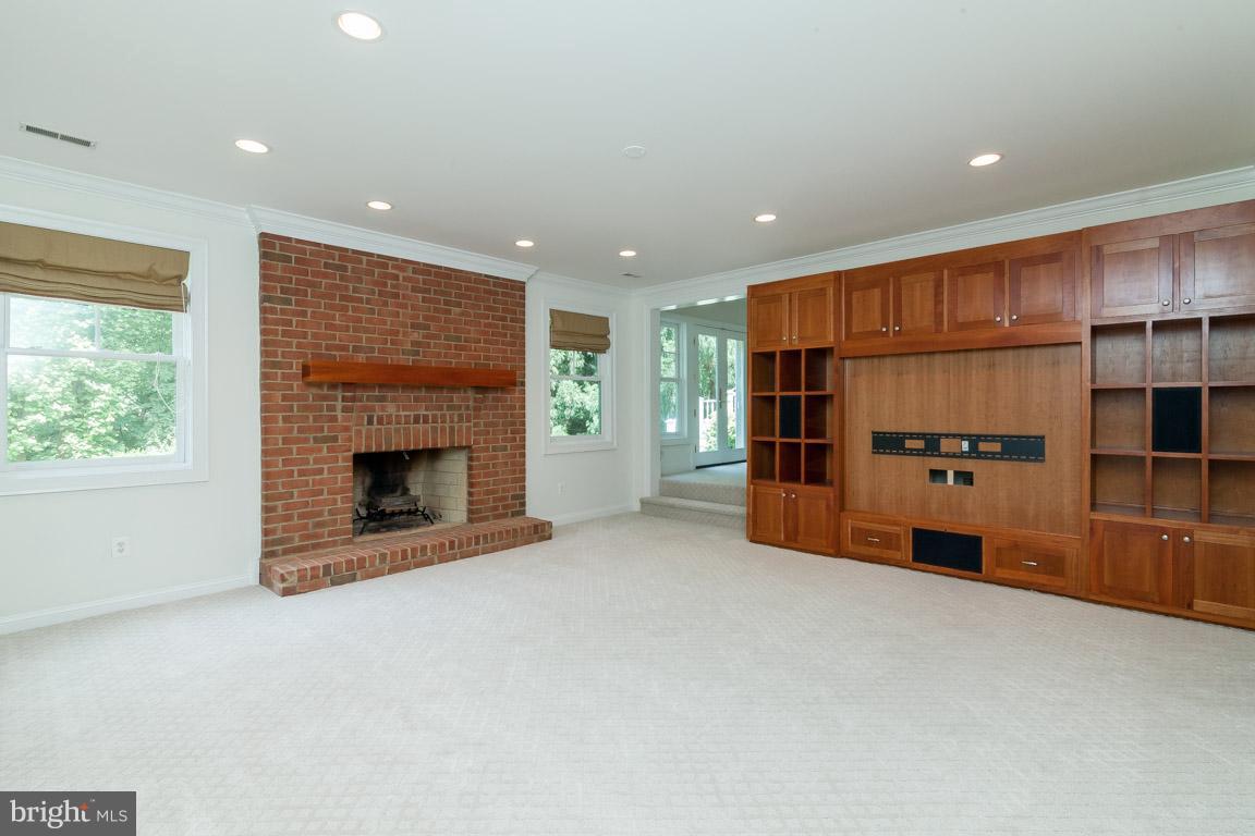 POTOMAC OUTSIDE - Residential