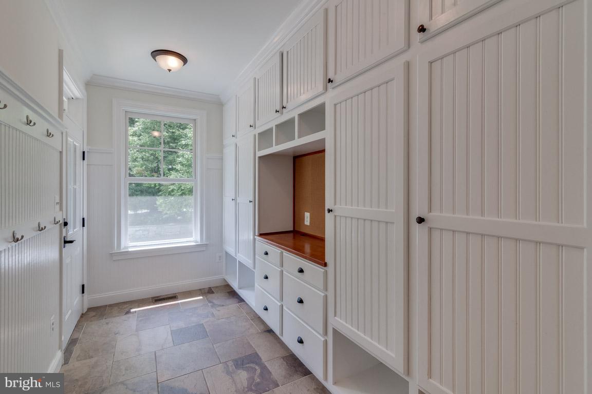 POTOMAC OUTSIDE - Residential