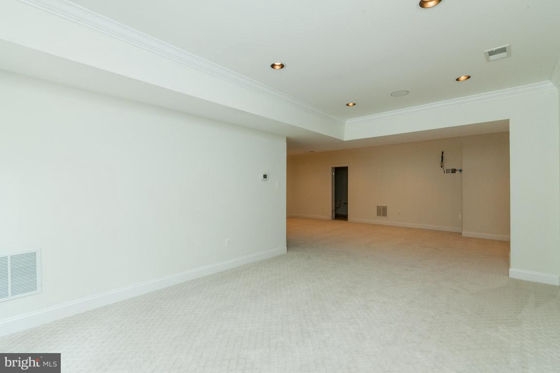 POTOMAC OUTSIDE - Residential