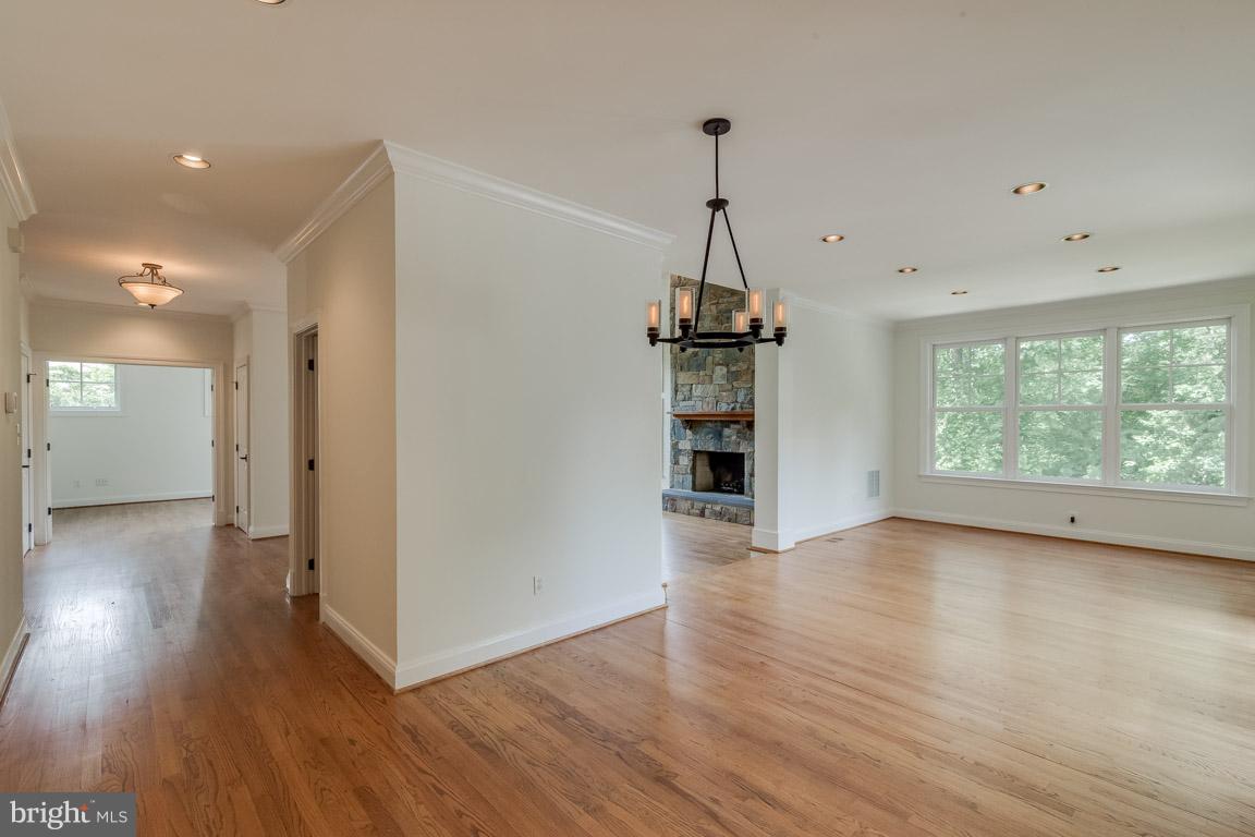 POTOMAC OUTSIDE - Residential