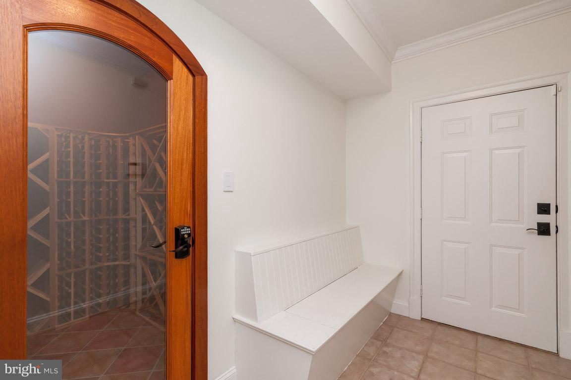 POTOMAC OUTSIDE - Residential