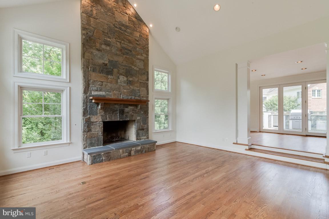 POTOMAC OUTSIDE - Residential