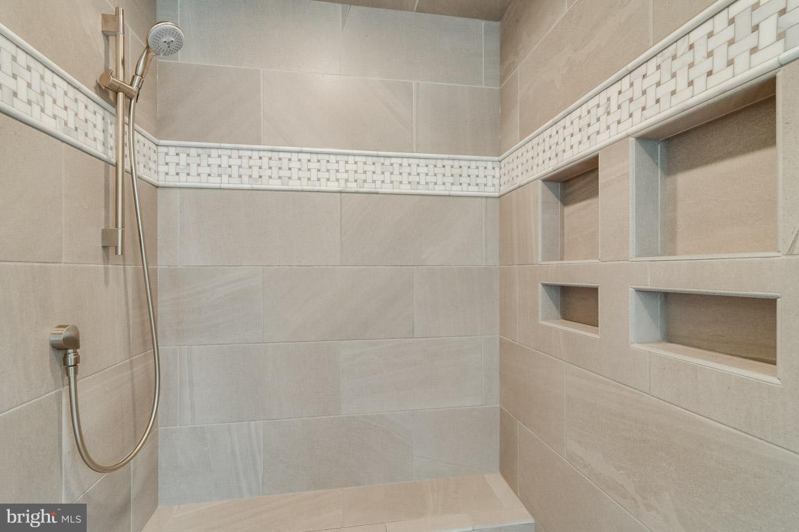 POTOMAC OUTSIDE - Residential