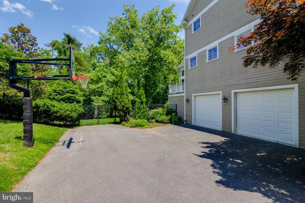 POTOMAC OUTSIDE - Residential