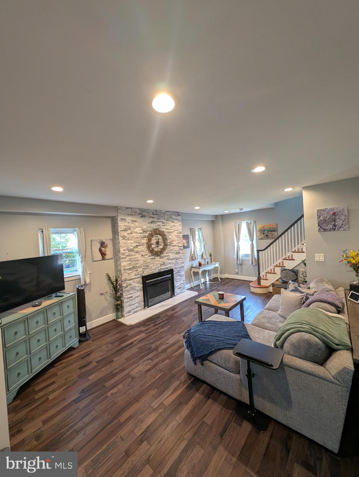 TEN HILLS - Residential