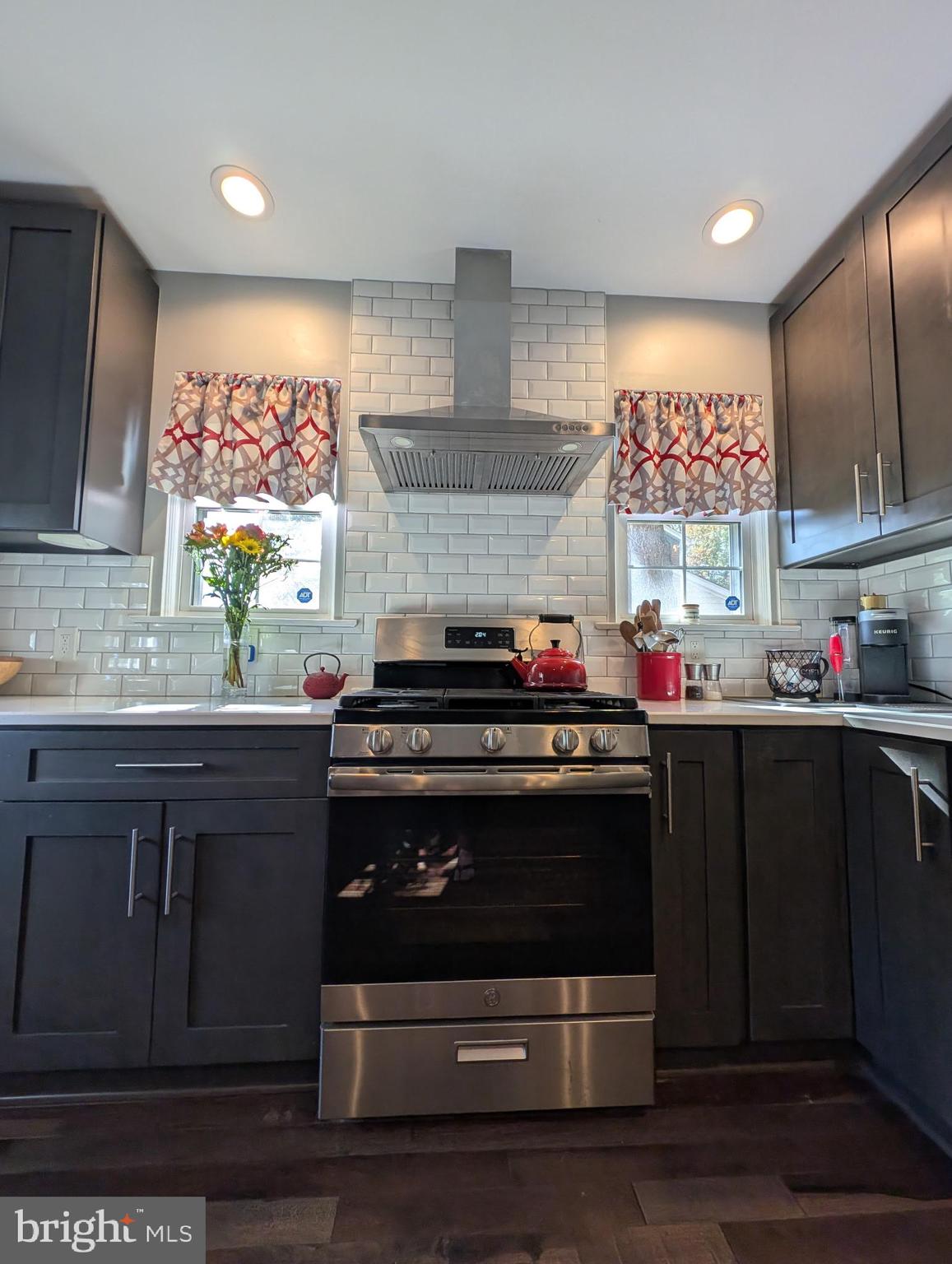 TEN HILLS - Residential