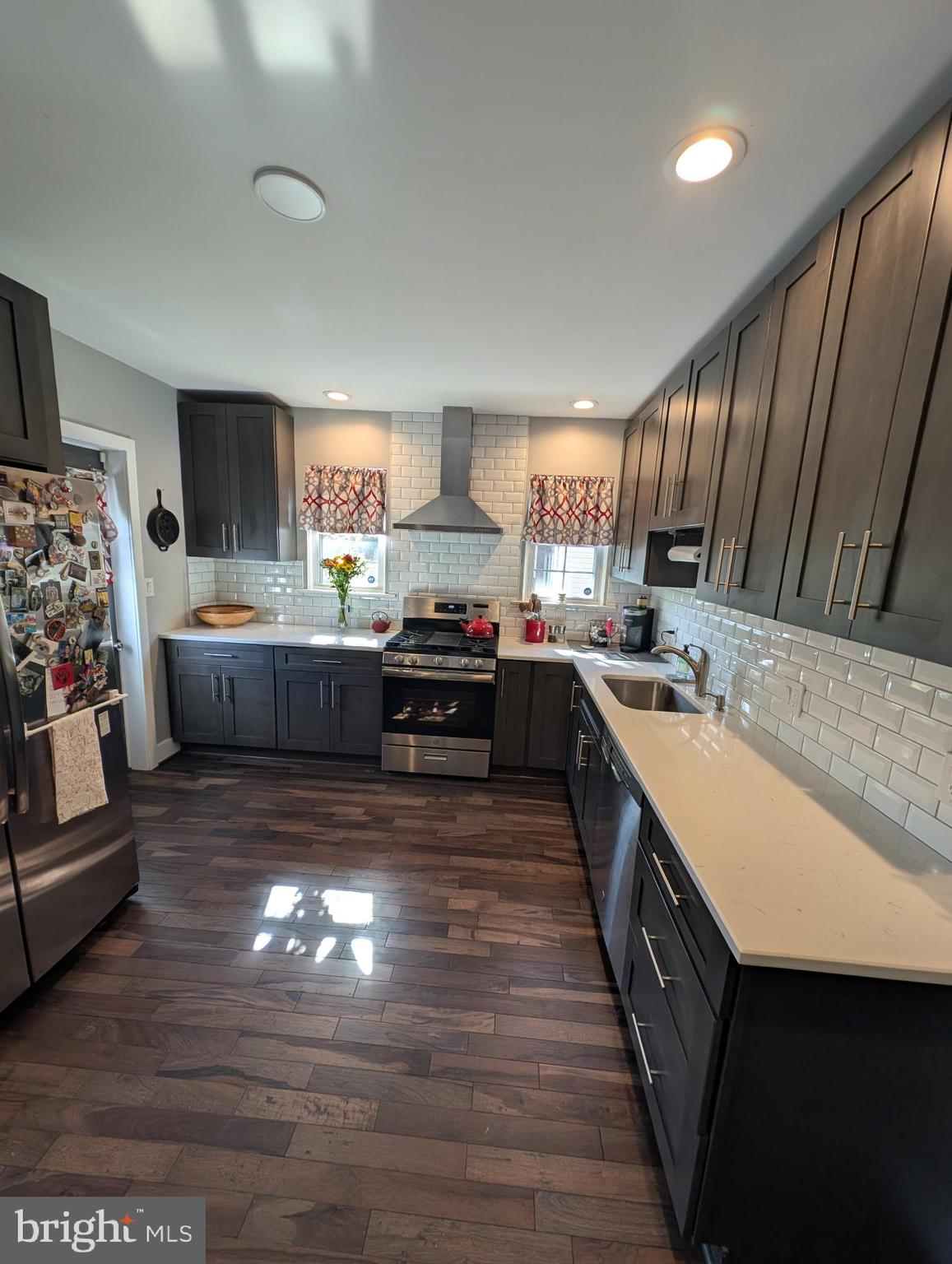 TEN HILLS - Residential