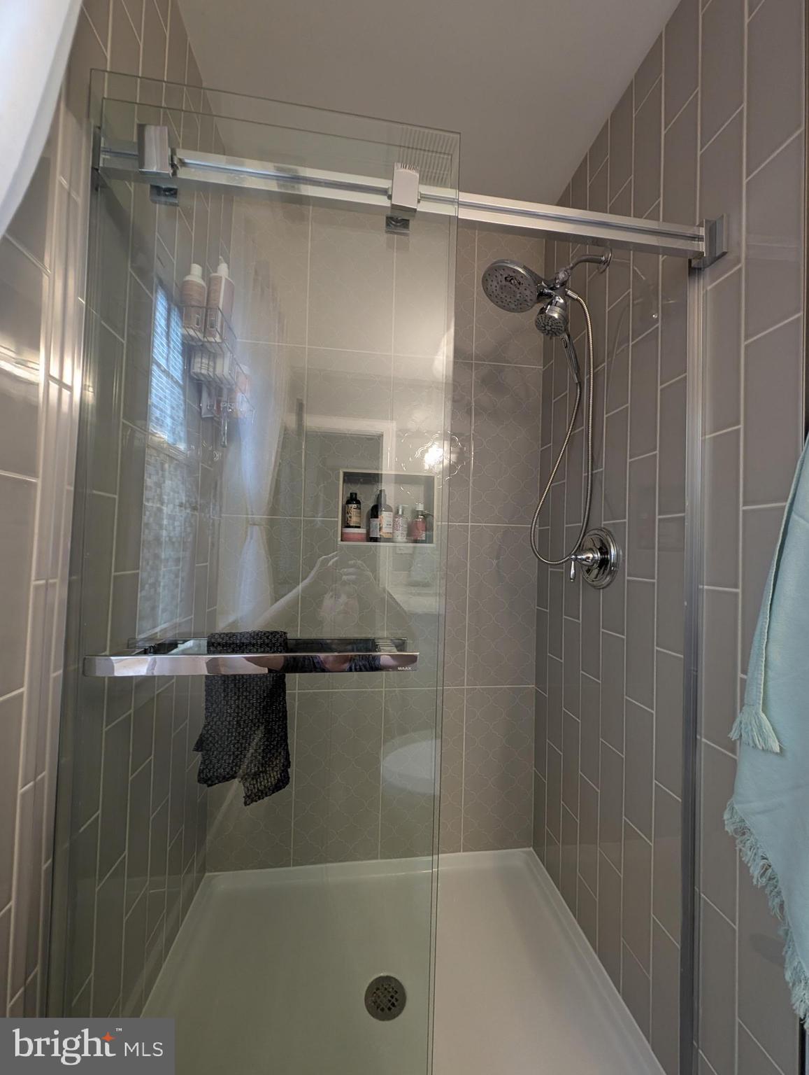 TEN HILLS - Residential