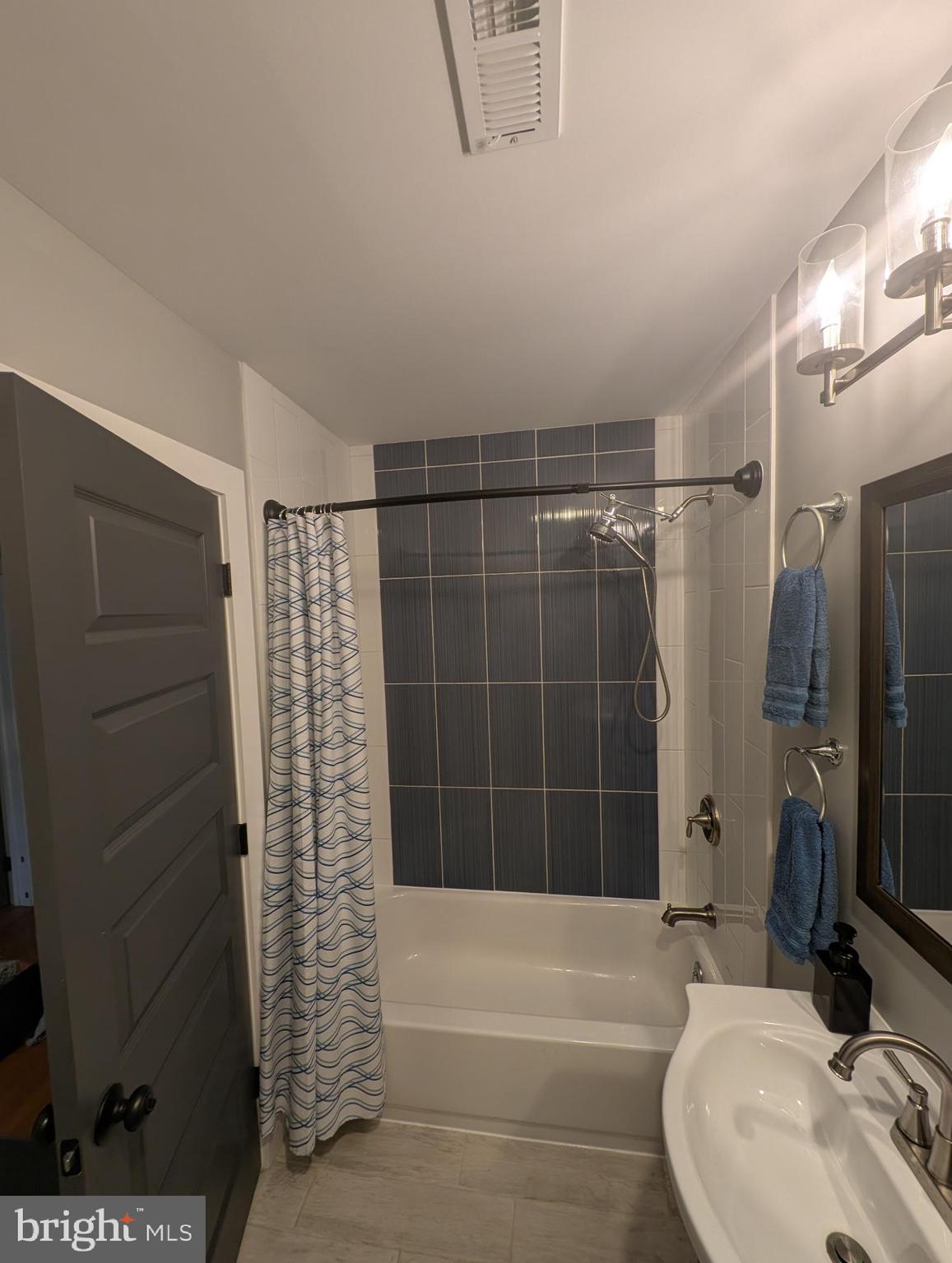 TEN HILLS - Residential