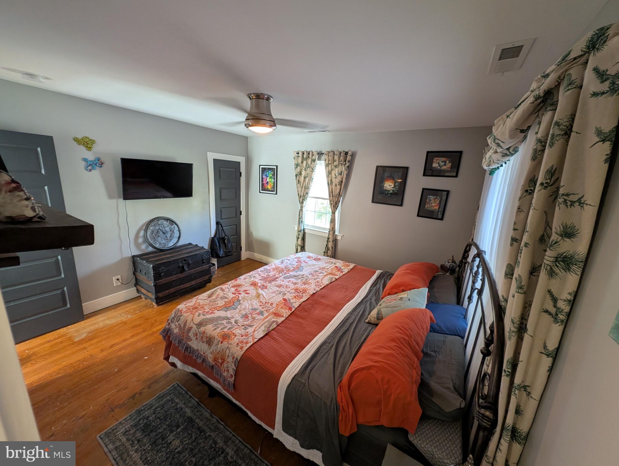 TEN HILLS - Residential