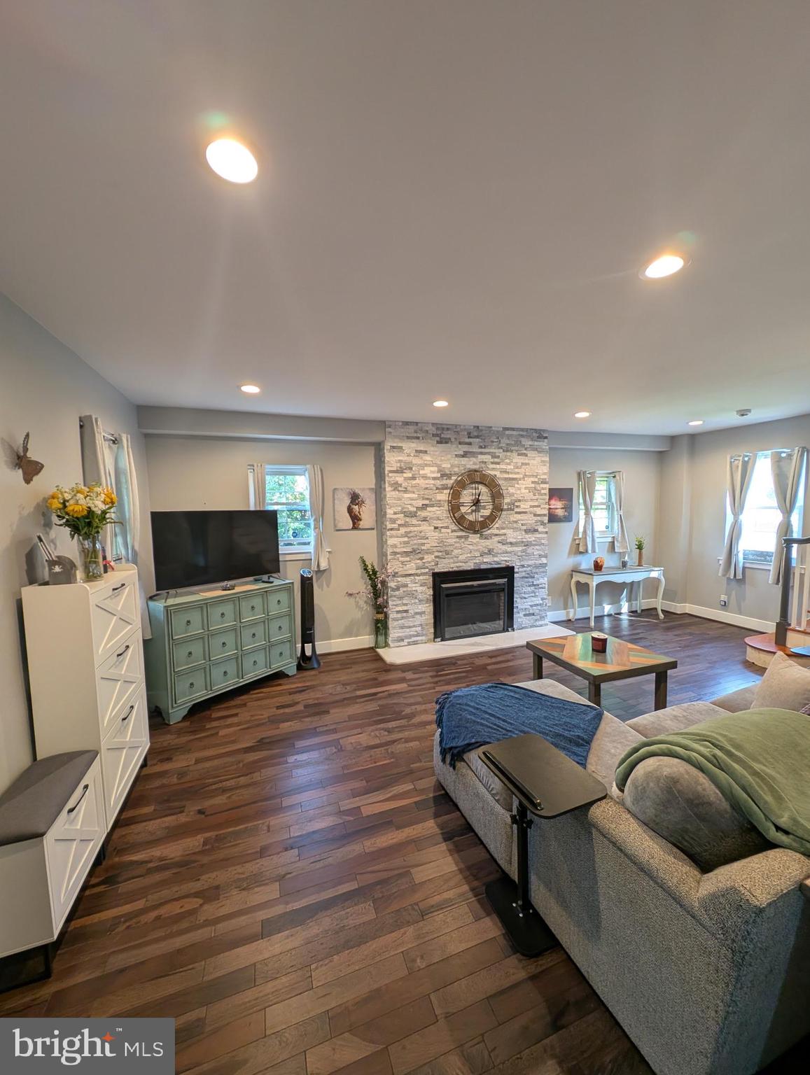 TEN HILLS - Residential