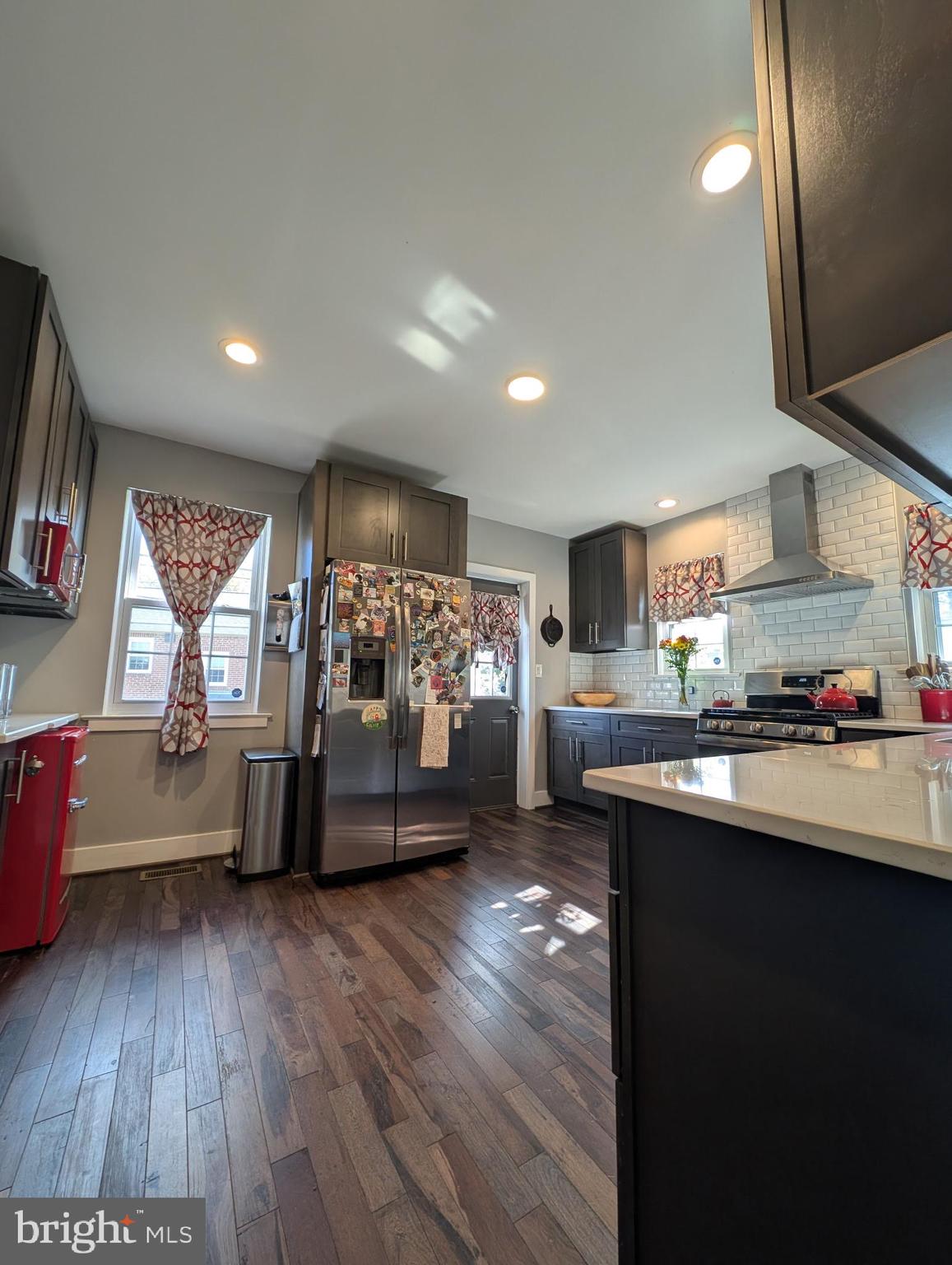 TEN HILLS - Residential