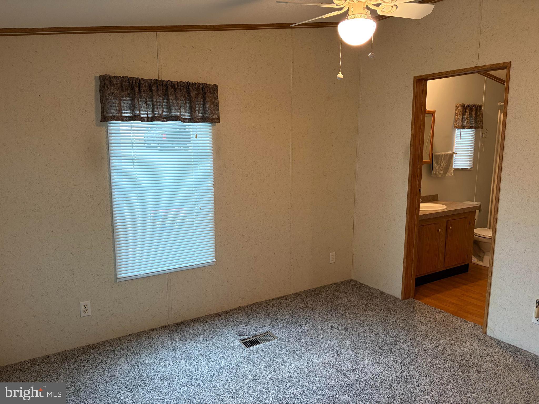 VILLAGE GREEN - Residential