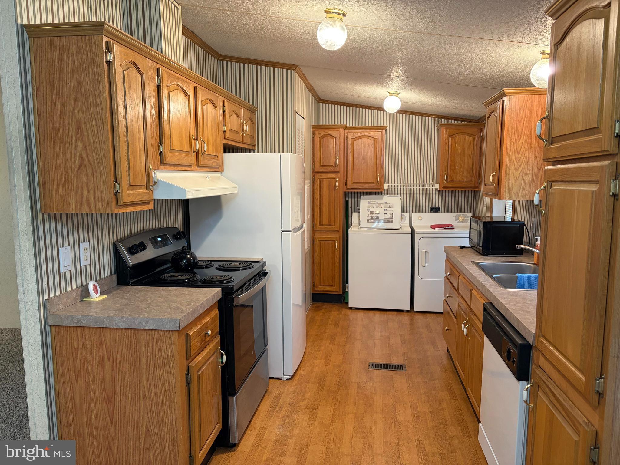 VILLAGE GREEN - Residential