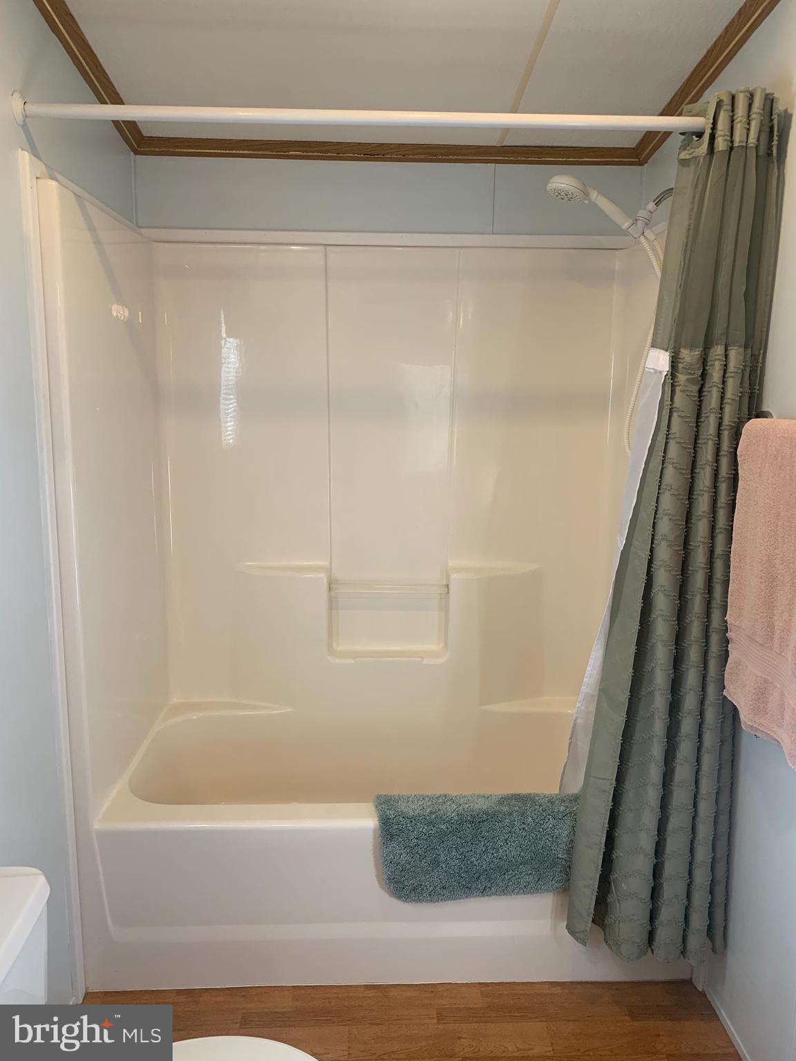 VILLAGE GREEN - Residential