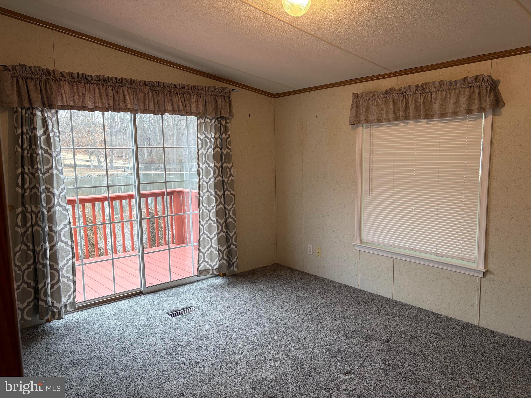 VILLAGE GREEN - Residential