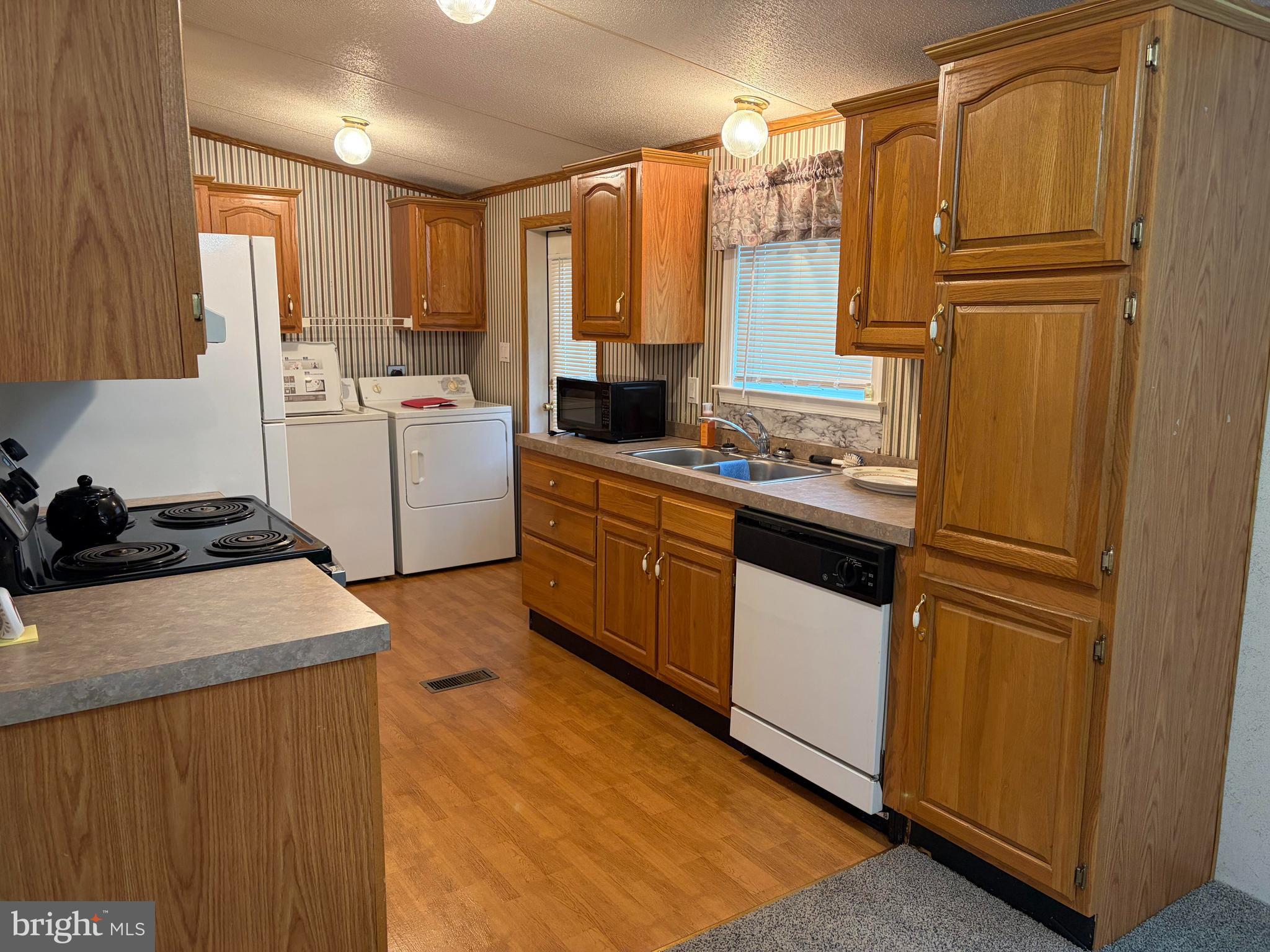 VILLAGE GREEN - Residential