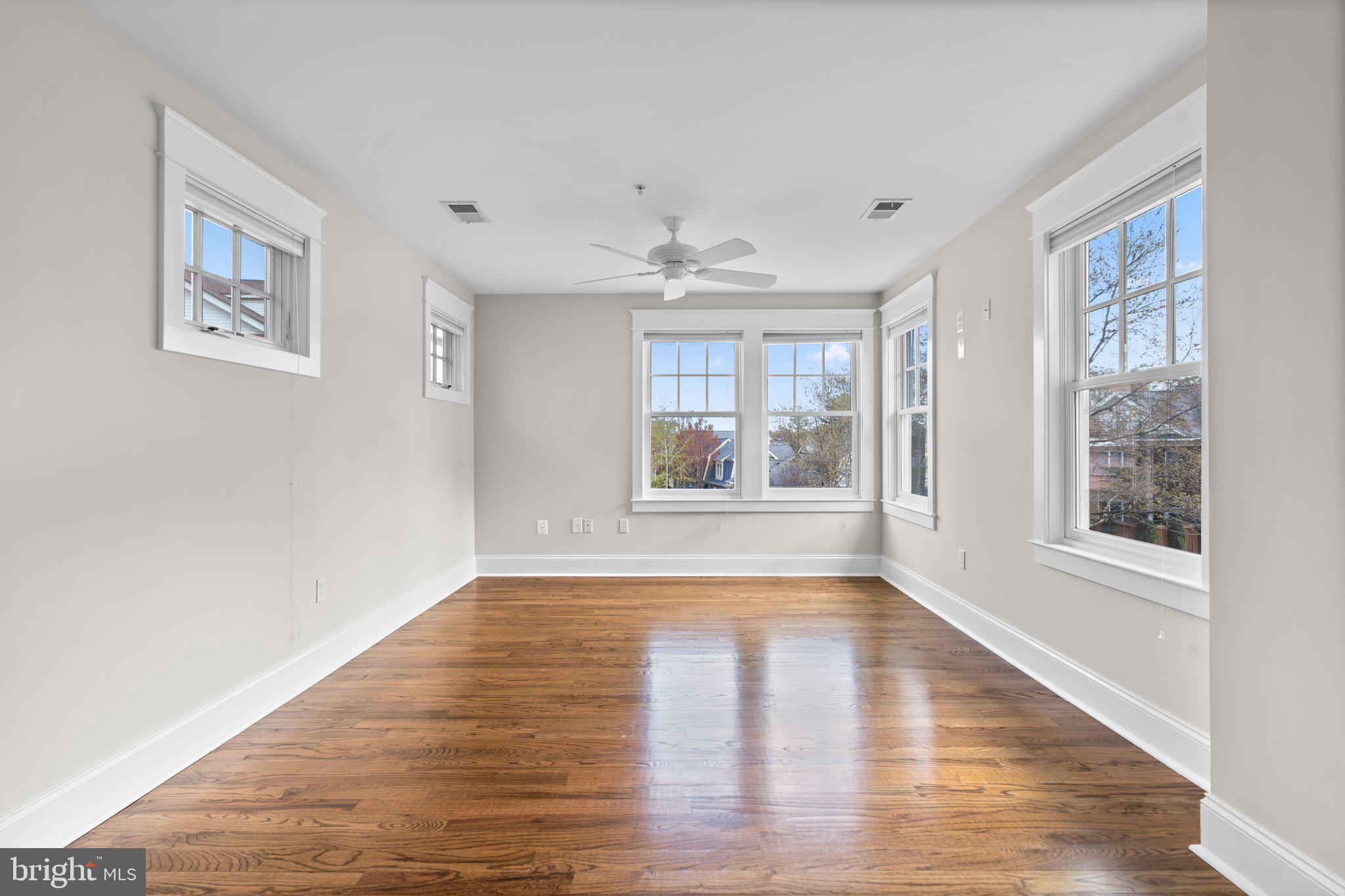 MURRAY HILL - Residential