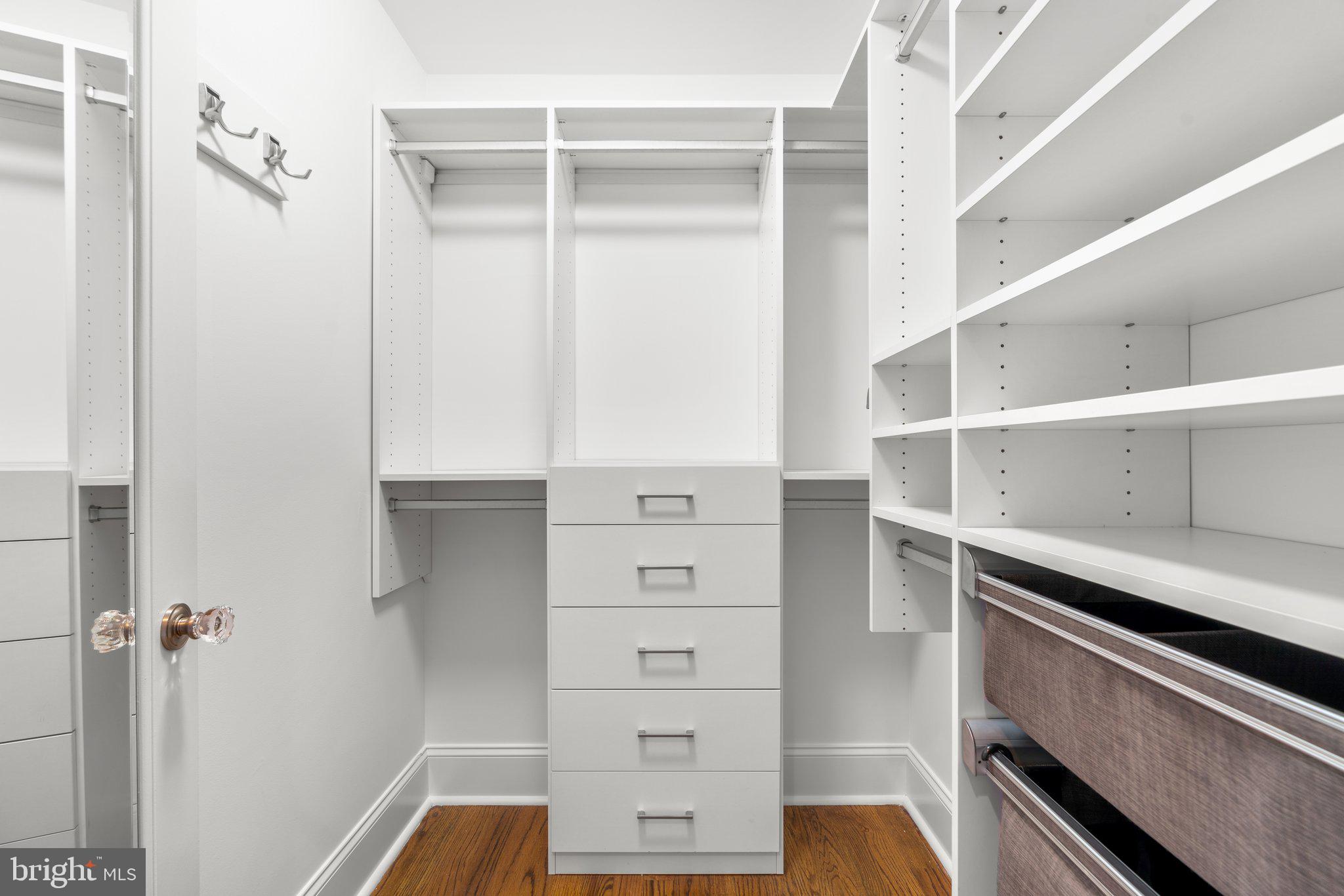 MURRAY HILL - Residential