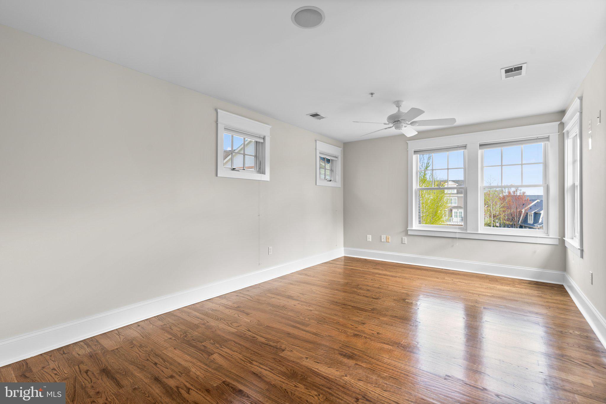 MURRAY HILL - Residential