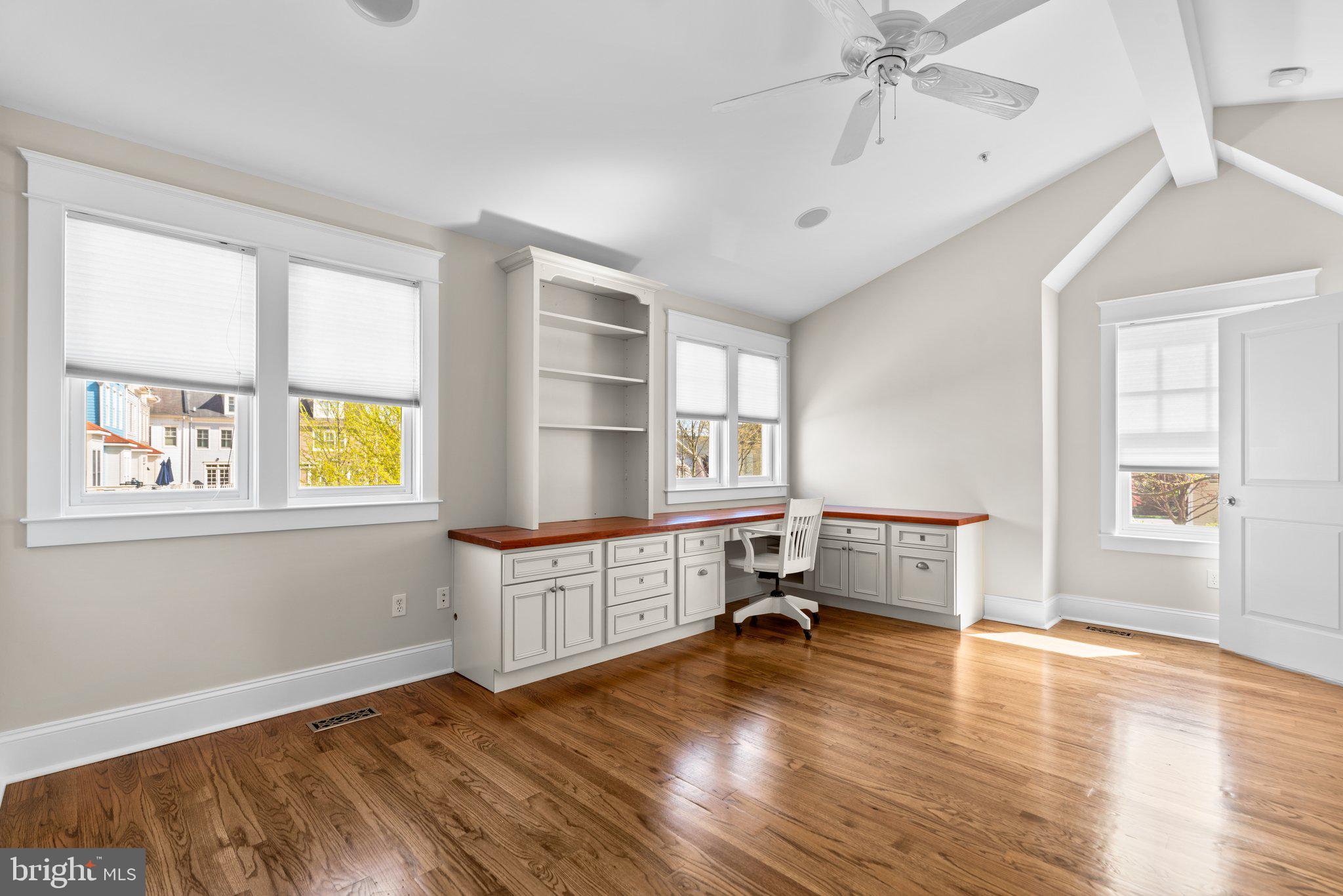 MURRAY HILL - Residential