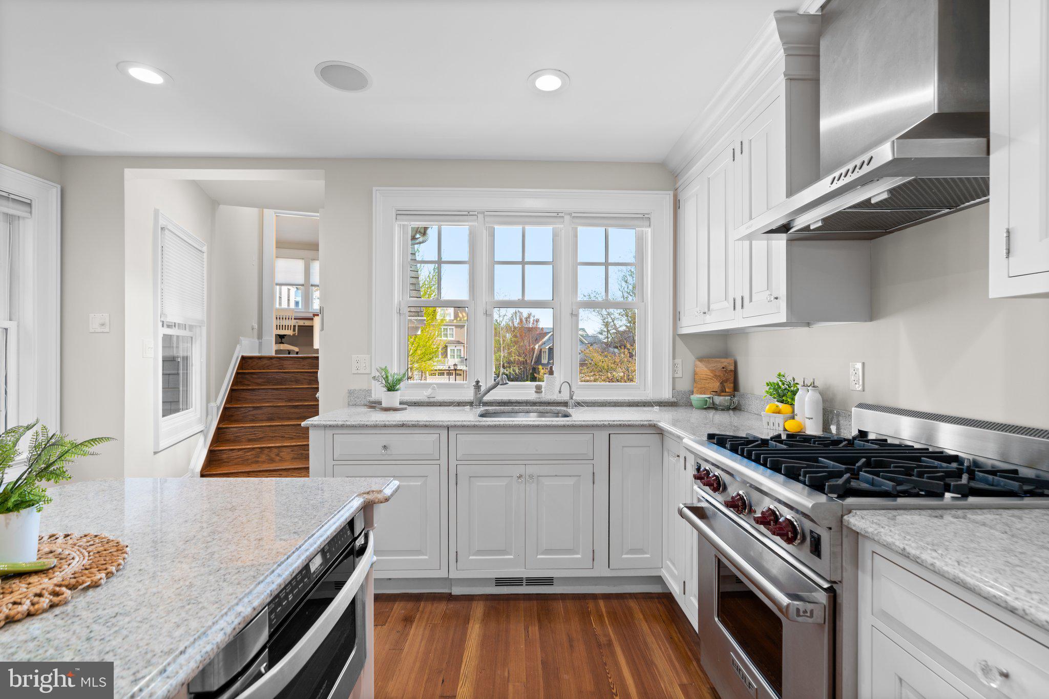 MURRAY HILL - Residential