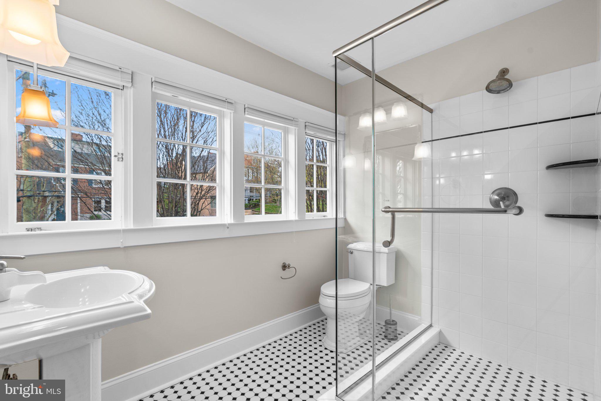 MURRAY HILL - Residential