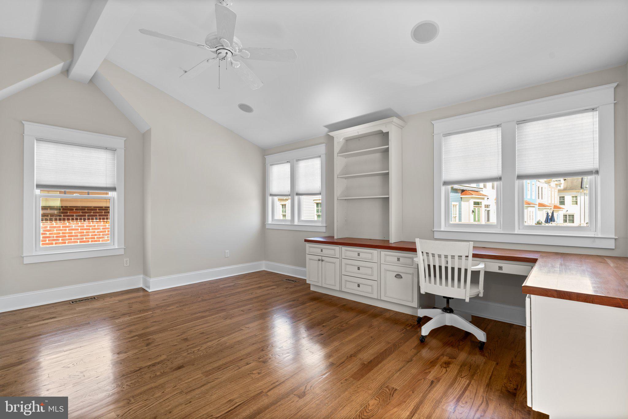 MURRAY HILL - Residential