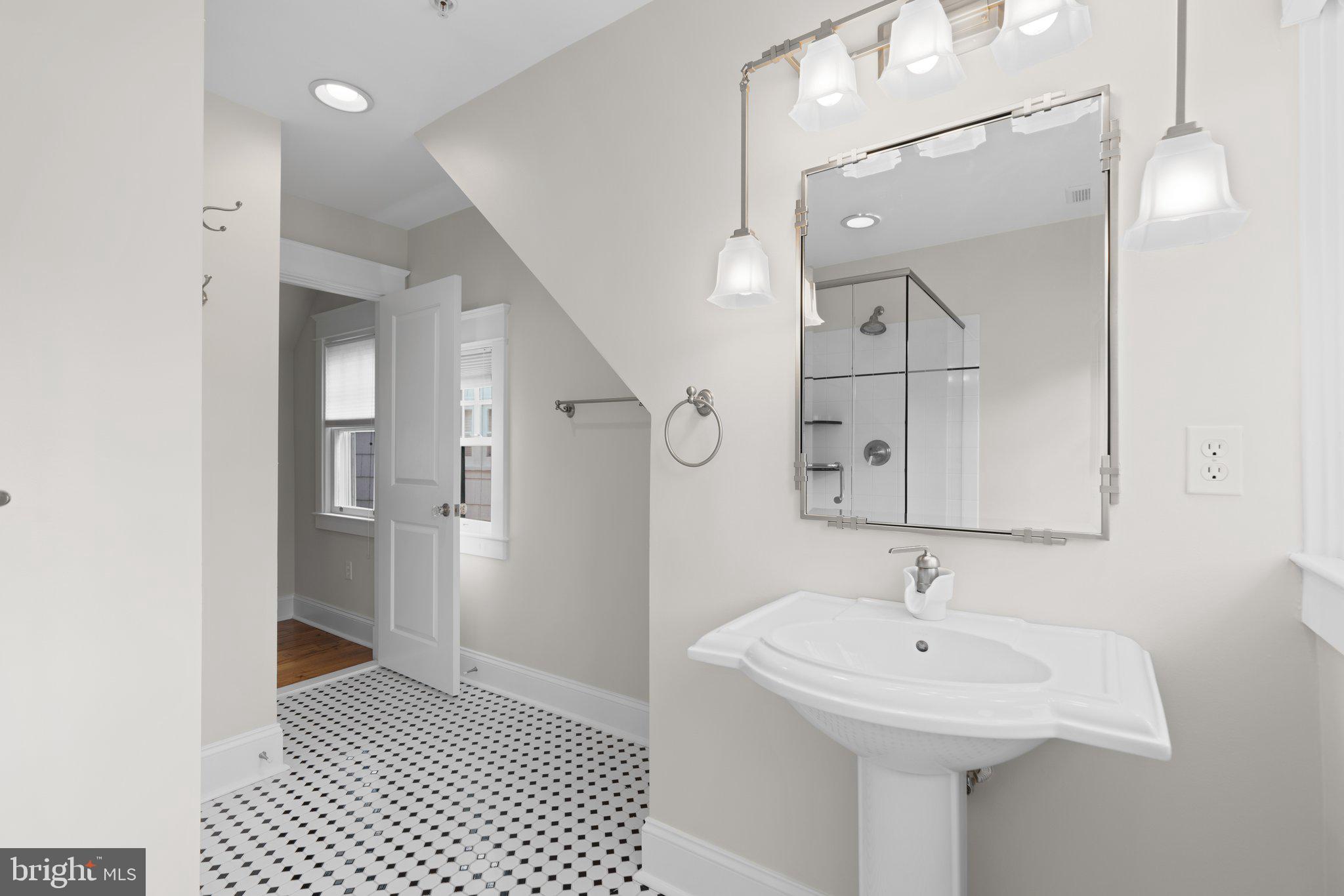 MURRAY HILL - Residential