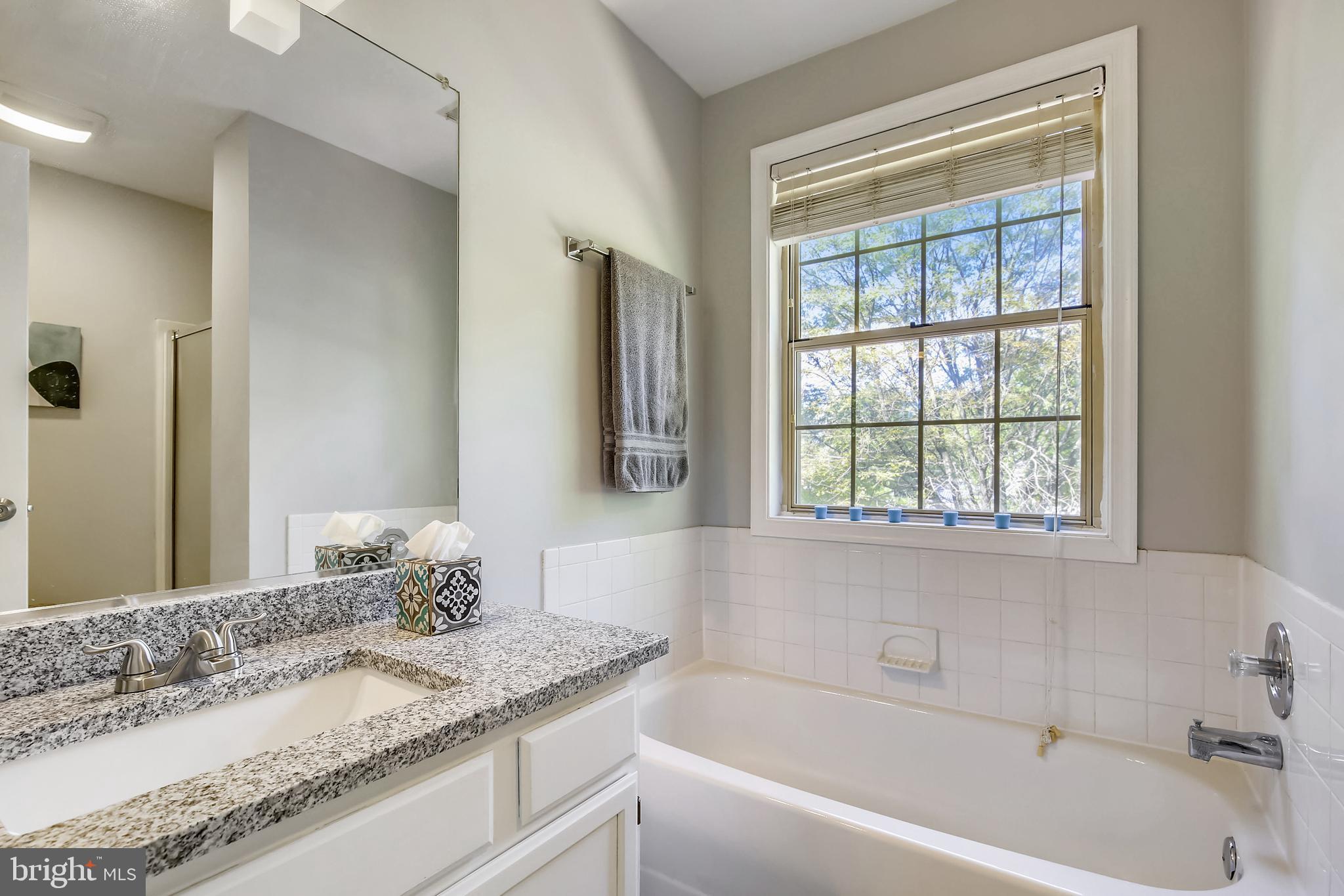 FLOWER HILL - Residential