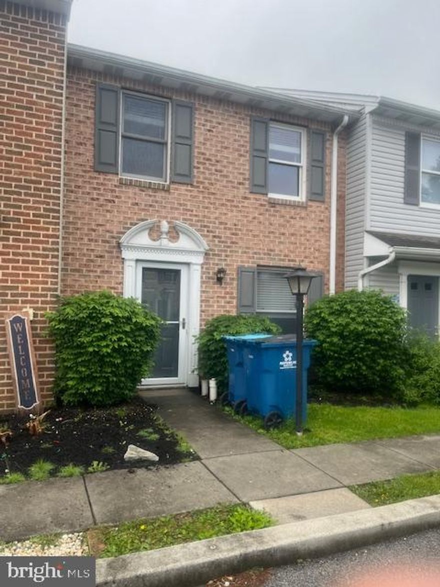 This attractive 2-story townhouse offers 2 bedrooms, 1.5 bathrooms, and 1,044 square feet of comfortable living space. Featuring a spacious living room, an eat-in kitchen, and a private rear patio, this home is perfect for everyday living and entertaining. The brick front adds classic curb appeal, while off-street parking and washer/dryer hookups provide added convenience.
Available for immediate move-in.
Tenant is responsible for water, sewer, trash, electric, and heating.
No pets or smoking permitted.