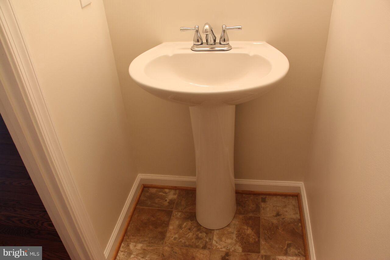 SUNNINGDALE MEADOWS - Residential Lease