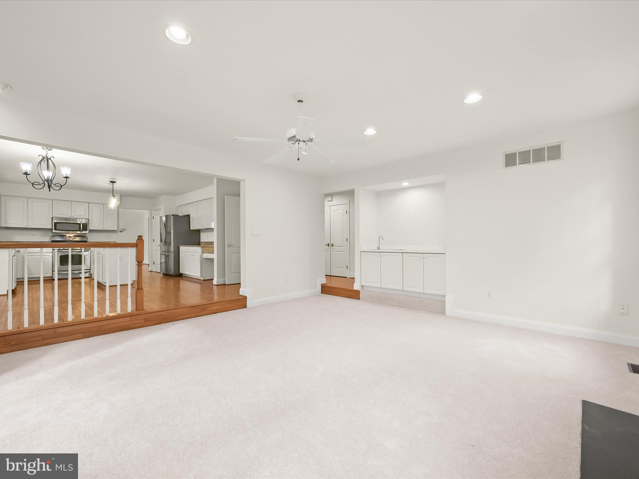 RIVER HILL - Residential