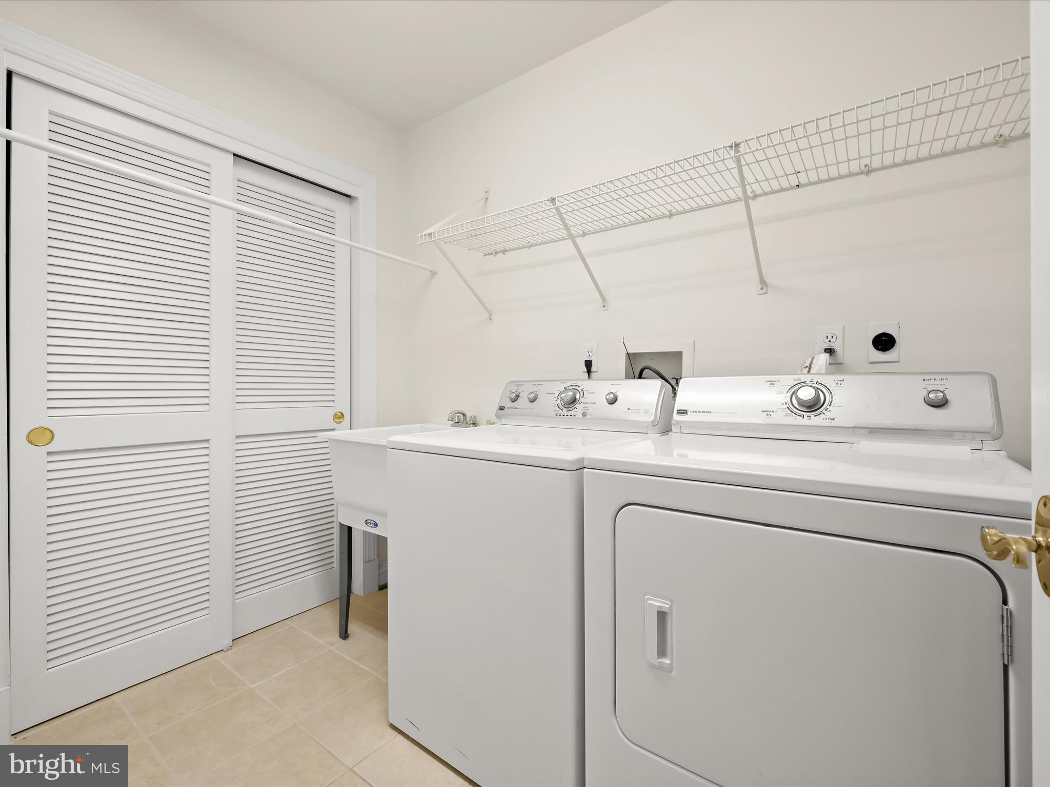 RIVER HILL - Residential