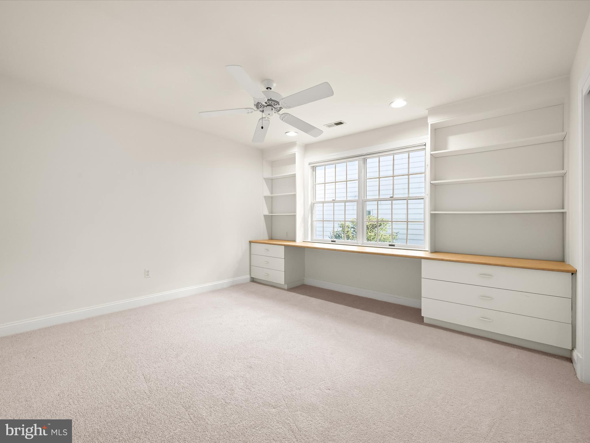 RIVER HILL - Residential