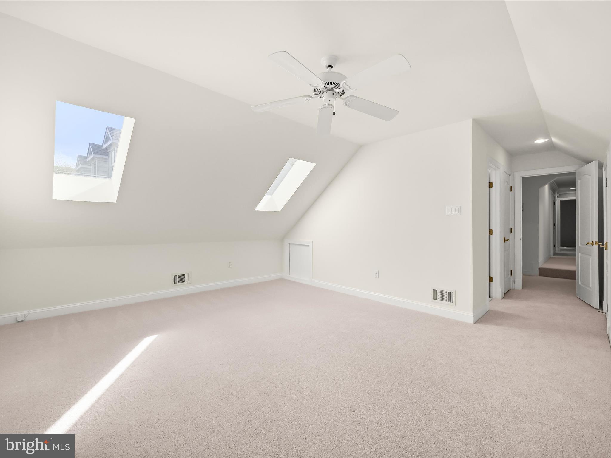 RIVER HILL - Residential